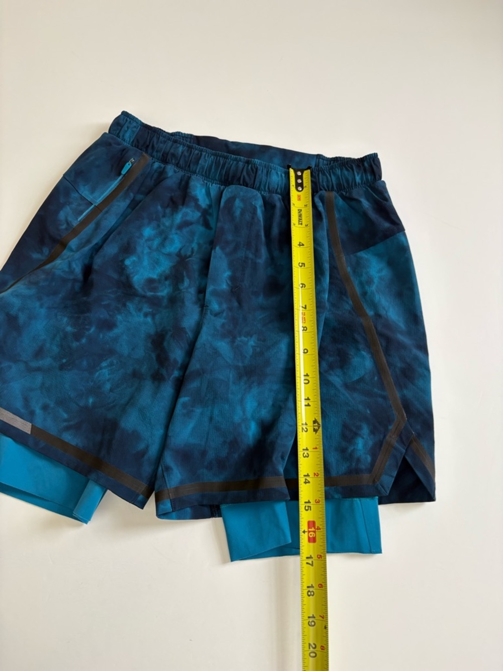 Lululemon Surge Short Lined 6” Blue Dye Print Size Medium - Picture 7 of 8